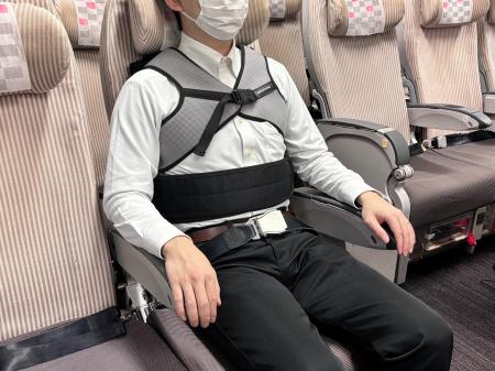 【日本航空×ダイヤ工業】座位保持が困難な方や補助を