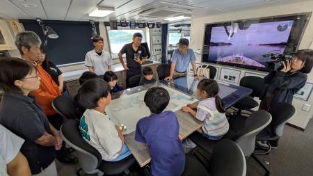 【鳥羽商船高専】神島小中学校の児童・生徒が一日高専