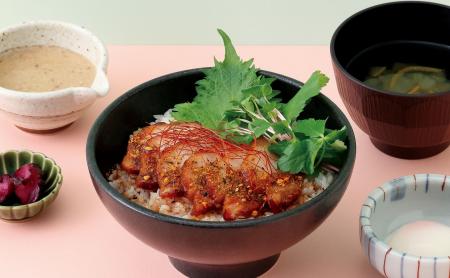 和スパイス香る炙り豚バラ丼を6月18日から期間限定で