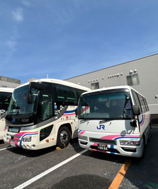 貸し切りバスに放射冷却素材「Radi-Cool」を施工～