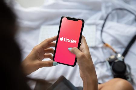 Tinder(R)で最愛の人と出会い結婚した2人のエピソード
