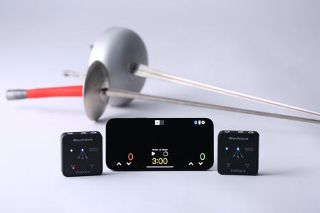 国内初のフェンシング無線審判器システム『Escbere（