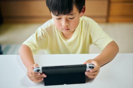 子どものゲーム利用「ほぼ毎日」が過半数！　始めるの