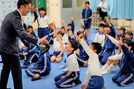 加西市立九会小学校にてペットボトルキャップのリサイ