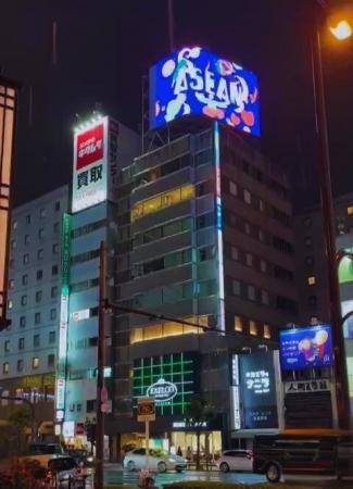 【梅田駅前で大型ビジョン放映中】「で、アセアンって