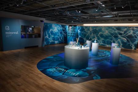 ラリン ジャパン日本上陸15周年を記念した展示会を開