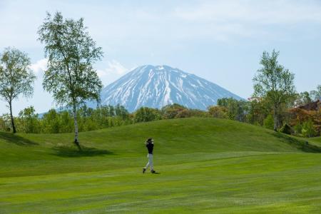 羊蹄山の絶景を眺めながら、ゴルフ、グルメ、温泉を楽