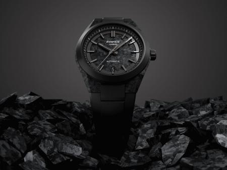 強靭で軽量なフォージドカーボンを採用した“EDIFICE”