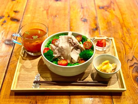 【日本初】* のサラダパスタ専門店「SalaSpa」、中小