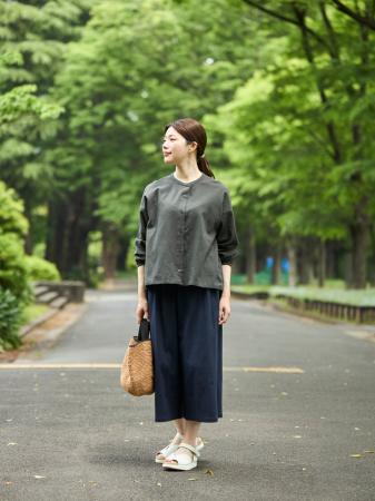 涼しくて軽い、おでかけOKな高島ちぢみの服を発売いた