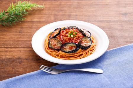 夏野菜×ピリ辛「ナスと挽肉のピリ辛トマトソースパス