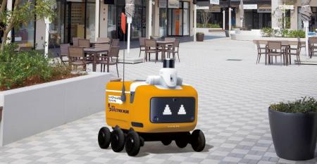 三井アウトレットパーク 木更津にて自動配送ロボット