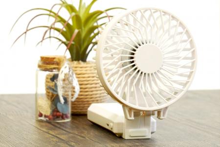 1回のフル充電で1日中使えるほどのロングバッテリー、