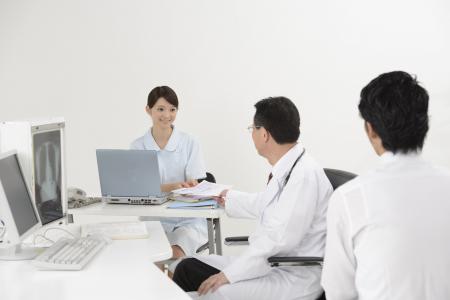 医師の事務的な業務をサポートするドクターズクラーク