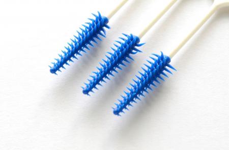 歯間ブラシの正しい使い方とは？実際の使用頻度につい