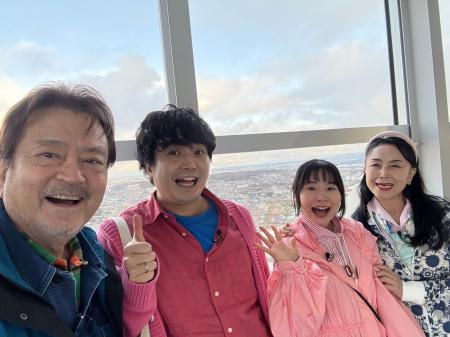 俳優 大和田伸也、妻・五大路子、息子夫婦と家族クル