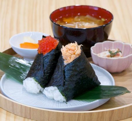 新潟市中央区東堀　新潟加島屋本店２階に『おにぎり処