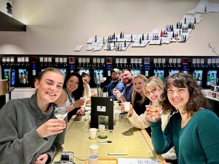 浅草の日本酒体験施設WASAKEが、海外団体顧客向けの日