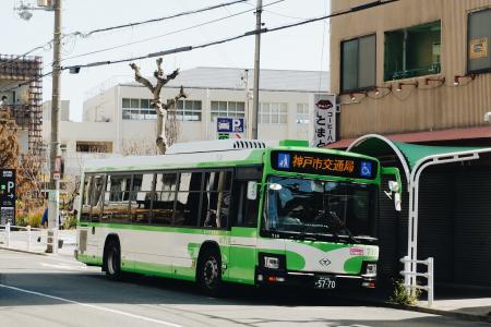 神戸市バス7系統の利用者にスポットをあてた広告utf-8