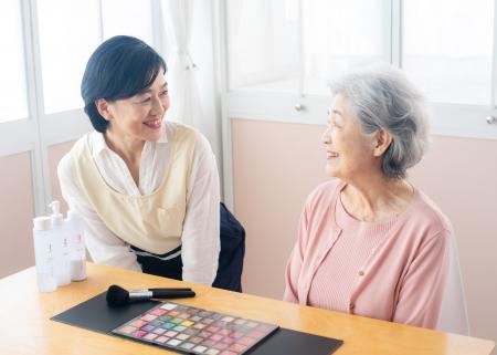 50代・60代、ミドルシニア女性が見つけた“介護美容”と