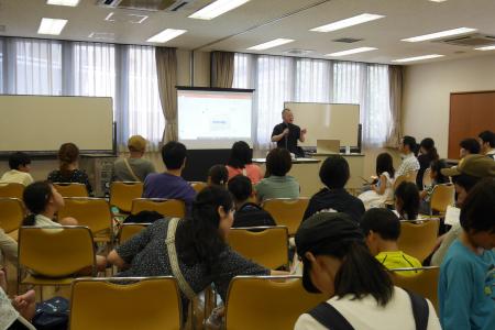 地元図書館主催の子ども向けイベントでヤマタネ社員が