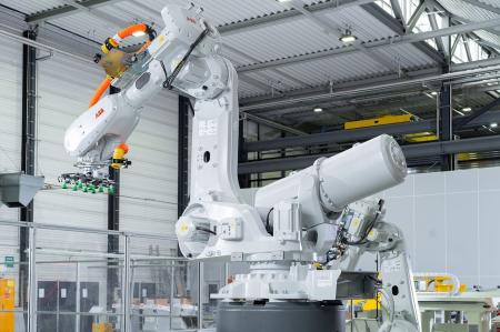 ABB、大型産業用ロボットのポートフォリオを拡充