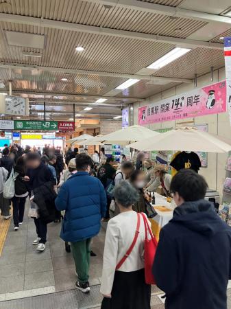 駅ナカにパラソルが並ぶ！目黒駅構内で開催されutf-8