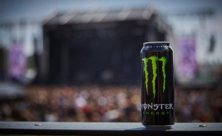 モンスターエナジーを飲んで、この夏最高の思い出を手