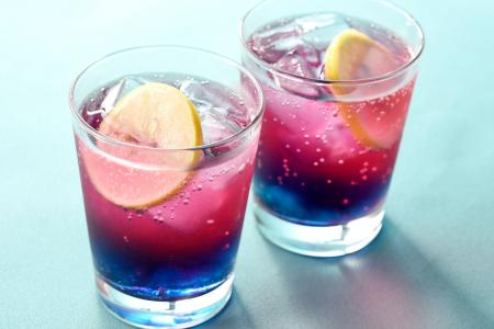 夕焼けを閉じ込めた、炭酸はじけるドリンク！レモンの