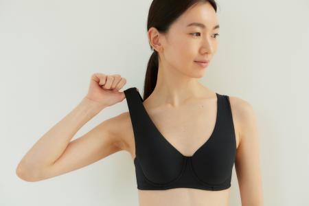 肩こり解消に悩む女性の救世主！Tシャツにひびかない