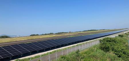 富士山静岡空港の脱炭素化に向けた太陽光発電設備の運