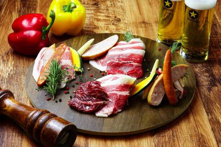 カリッと香ばしいNY人気店のピザと充実のBBQプレutf-8