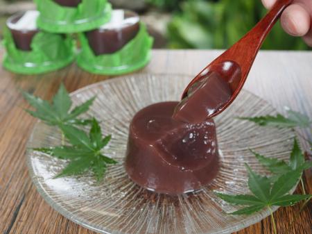 一瞬でとろける、新感覚の和スイーツ。「極上水羊羹 