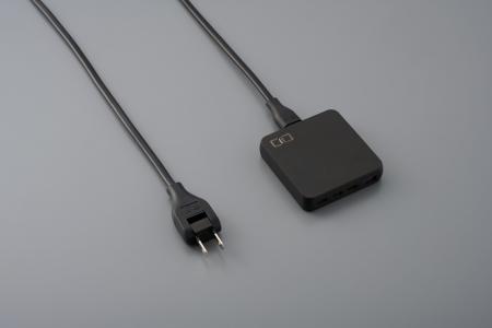 【株式会社CIO】薄さ16.8ｍｍの超薄型充電器！延長電