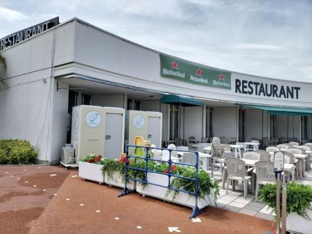 遊園地「よみうりランド」のプールWAIにて、屋外設置