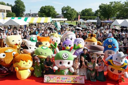 県内外から約４，０００人のファンが祝福！ふっかちゃ