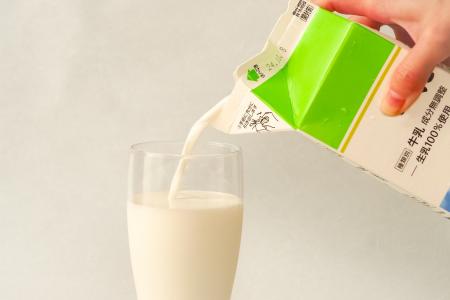 国産牛乳「危機」から一転　酪農業の倒産が急減、4年