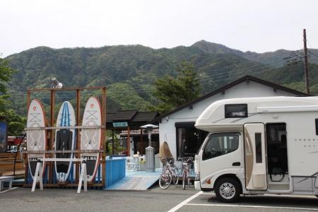 全国800ヶ所以上の車中泊施設の利用可能！キャンピン