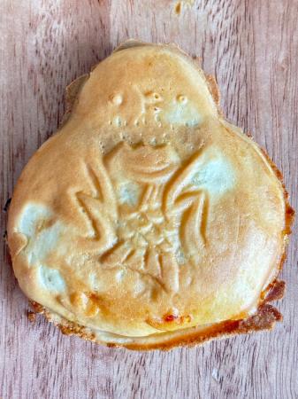 『米粉たい焼き　えなが屋』がシマエナガの形をした【