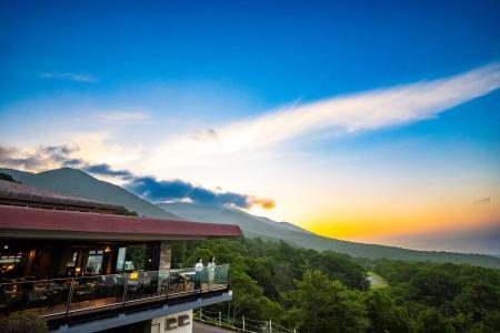 休暇村岩手網張温泉「テラス＆ダイニング岩手山」が7