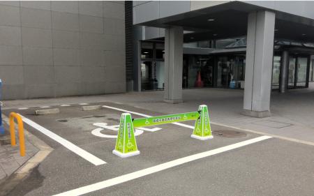 市役所に車椅子優先駐車場を拡充　スロープ・リフトタ