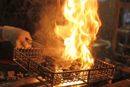 【塚田農場】名物 地鶏炭火焼が＜塚田地鶏炭火焼＞へ