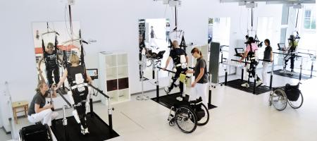HAL、神経可塑性を誘導し全身的な治療効果を示す唯一