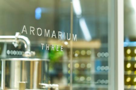 精油のオープンラボラトリー「AROMARIUM THREE」１周