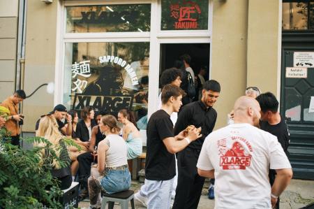 【XLARGE×TAKUMI RAMEN】ヨーロッパで70店舗以上展開