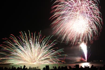 和歌山港が“光の宇宙”に変わる夜！3,000発の花火utf-8