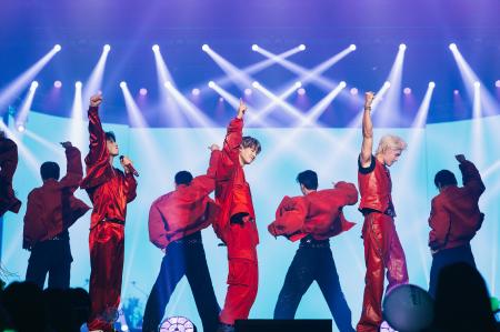 SS501メンバーによるユニットFIVE O ONE、世界ツアー
