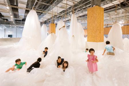 この夏、気泡緩衝材「プチプチ(R)」が、プレイパーク