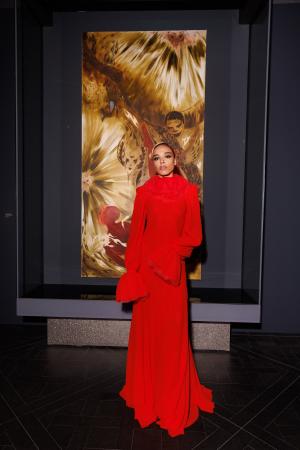 【McQueen】ゼラがマックイーンを着用