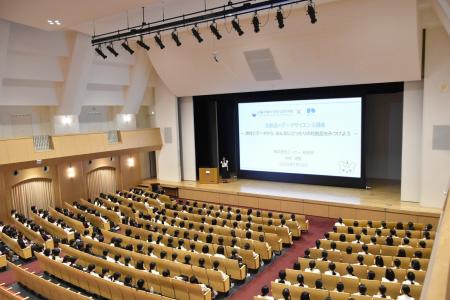 山脇学園の女子中学生に向けた「化粧品×データサイエ